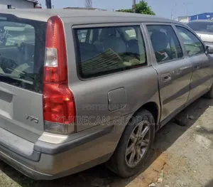 Volvo V70 2000 Gold