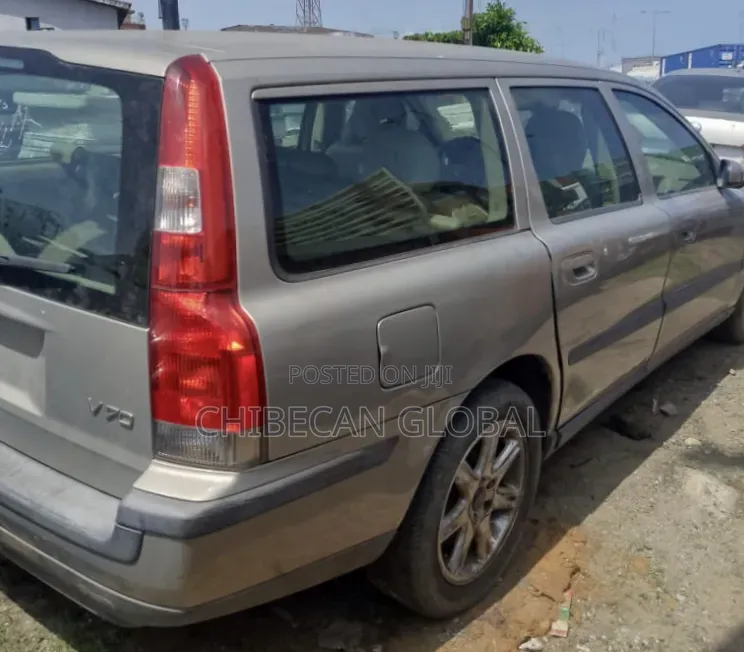 Volvo V70 2000 Gold