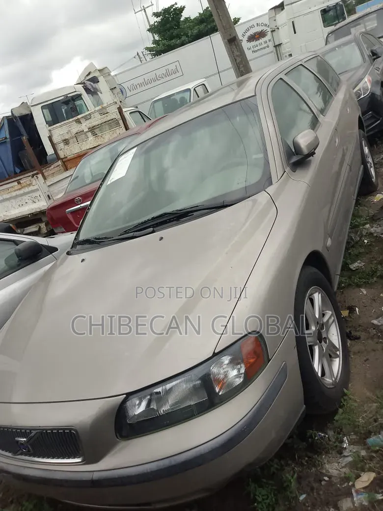 Volvo V70 2000 Gold