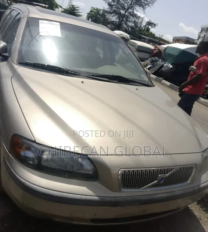 Volvo V70 2000 Gold