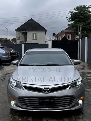 Toyota Avalon XLE Premium Sedan FWD (3.5L 6cyl 6A) 2013 Silver