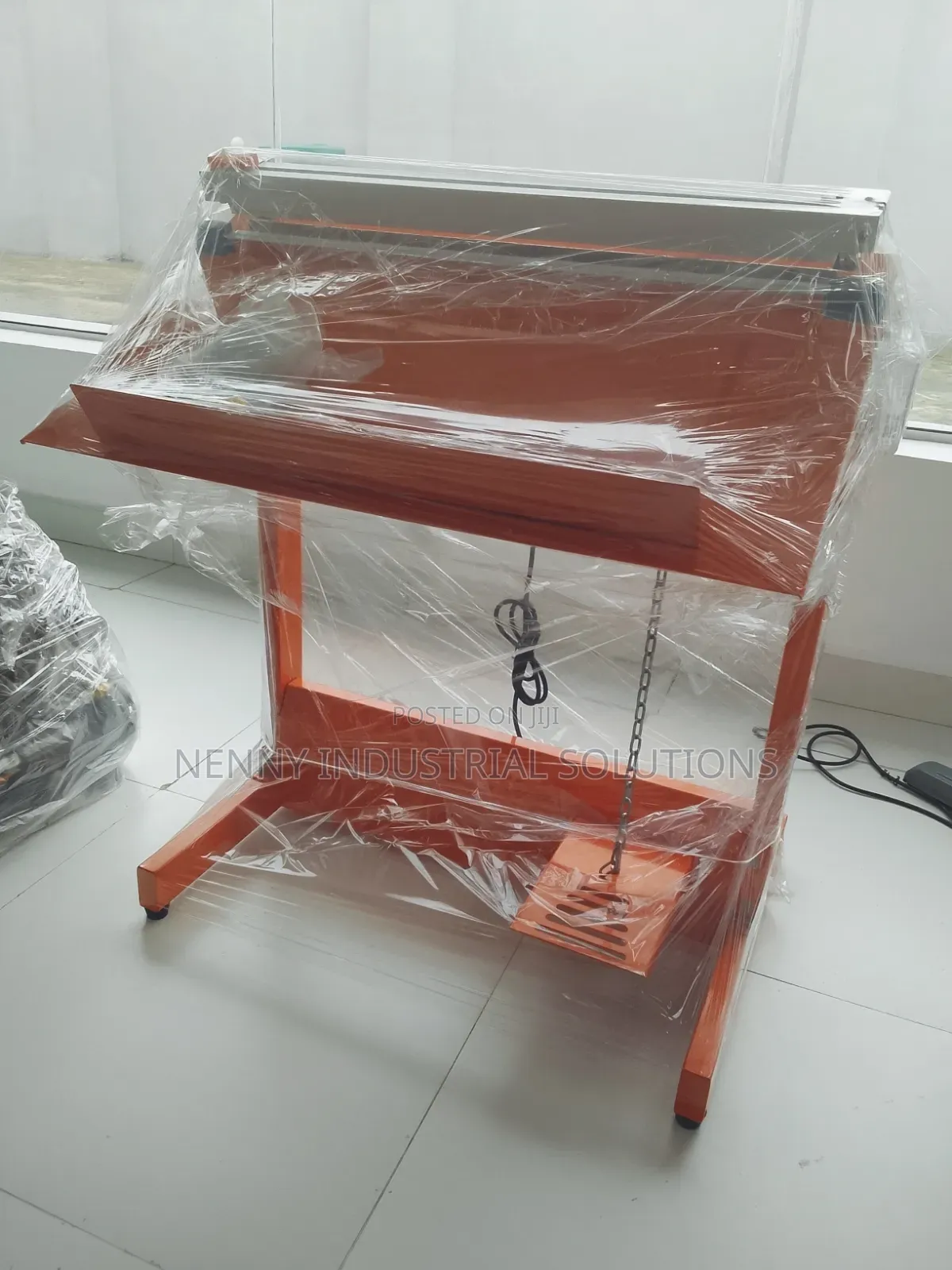 Pedal Sealing Machine With Cutter