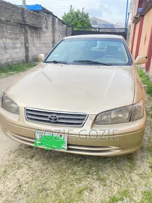Toyota Camry 2001 Gold