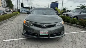 Toyota Camry XLE V6 4dr Sedan (3.5L 6cyl 6A) 2013 Green