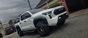 Toyota Tacoma 2024 White