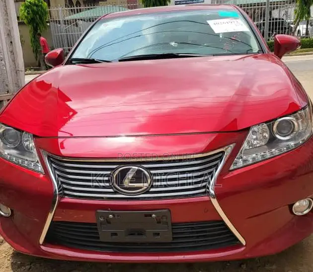 Lexus ES 2013 Red