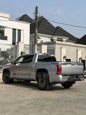 Toyota Tundra 2024 Gold