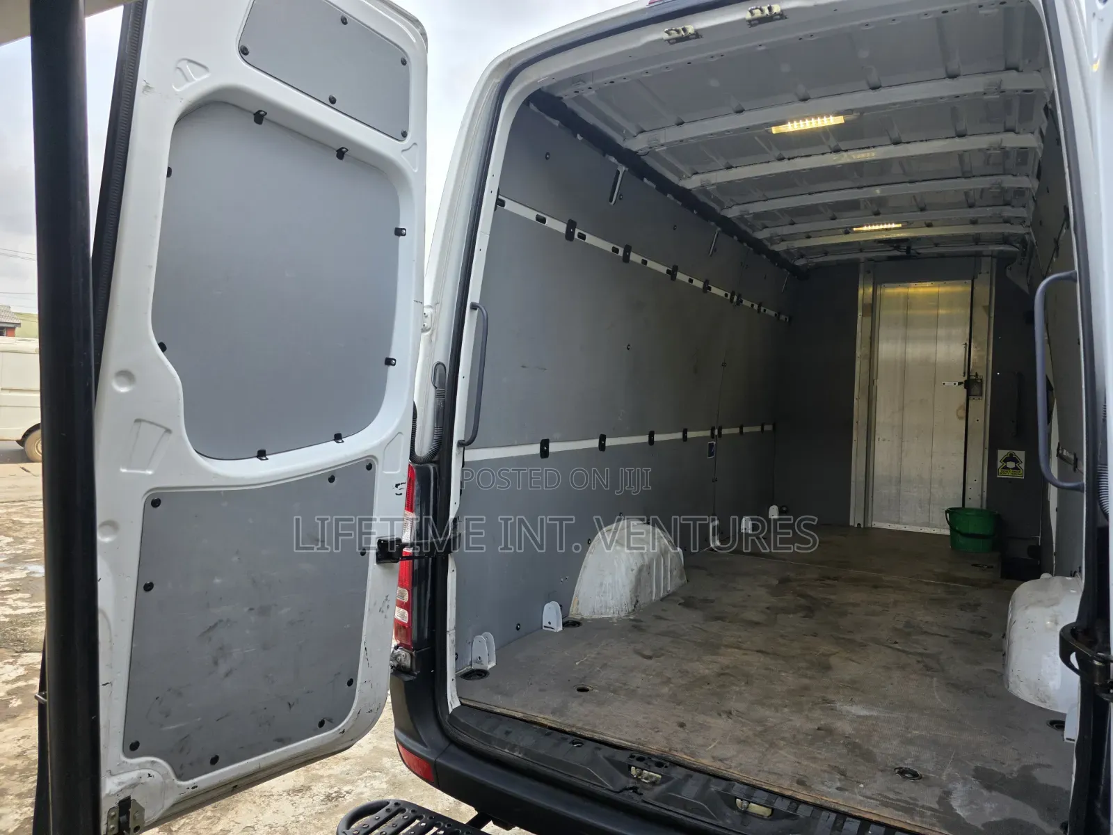 Mercedes-Benz Sprinter 2015 White