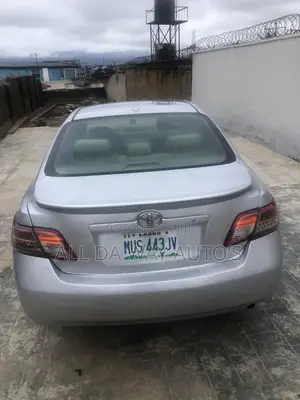 Toyota Camry 2010 Silver