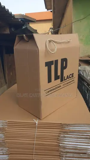 Souvenir Box Brown Neat