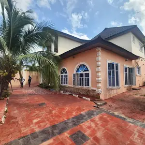 5bdrm Duplex in Ologuneru for sale