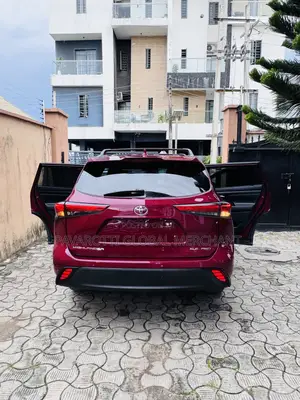 Toyota Highlander XLE 2021 Red