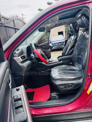 Toyota Highlander XLE 2021 Red