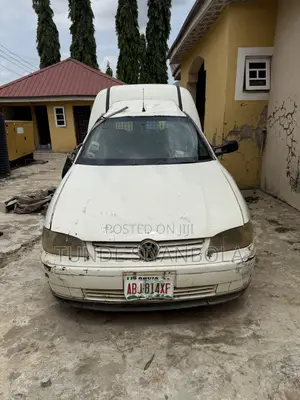 Volkswagen Golf 2000 White