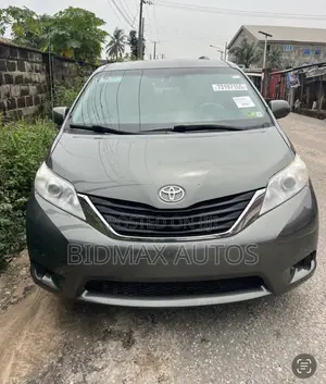 Toyota Sienna LE 7 Passenger 2011 Gray