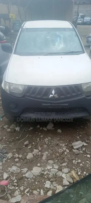 Mitsubishi Triton 2009 White