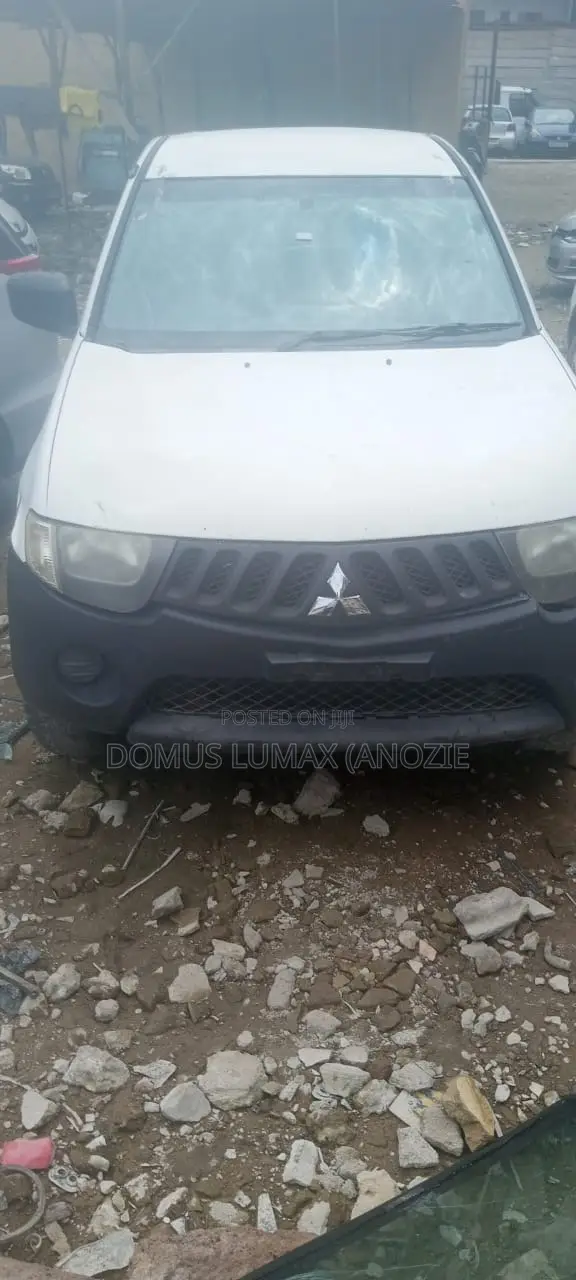 Mitsubishi Triton 2009 White