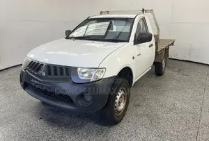 Mitsubishi Triton 2009 White