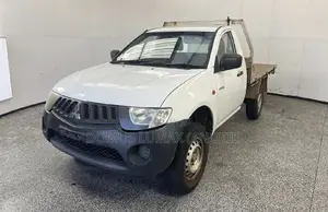 Mitsubishi Triton 2009 White