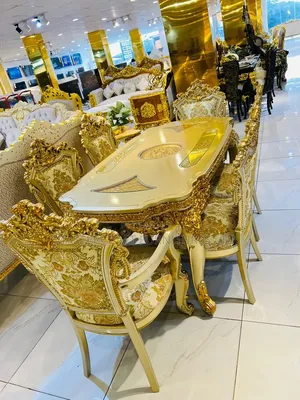 Royal Dining Table