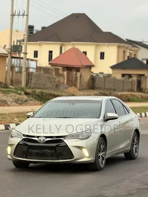 Toyota Camry XSE V6 4dr Sedan (3.5L 6cyl 6A) 2016 Gold