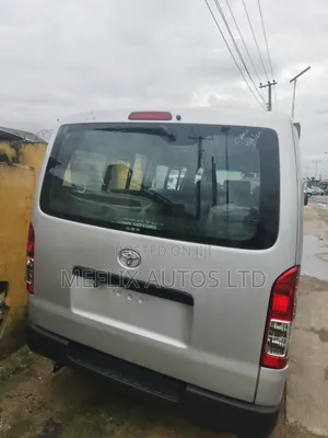 Toyota HiAce 2012 Silver