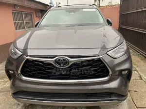 Toyota Highlander Platinum 2022 Gray