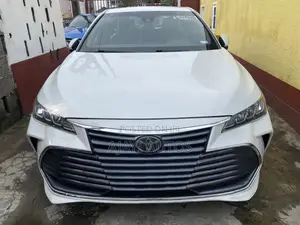 Toyota Avalon XLE FWD Sedan (3.5L V6 8A) 2019 White