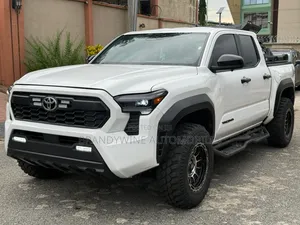 Toyota Tacoma 2024 White