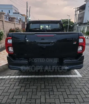 New Toyota Hilux 2025 Black