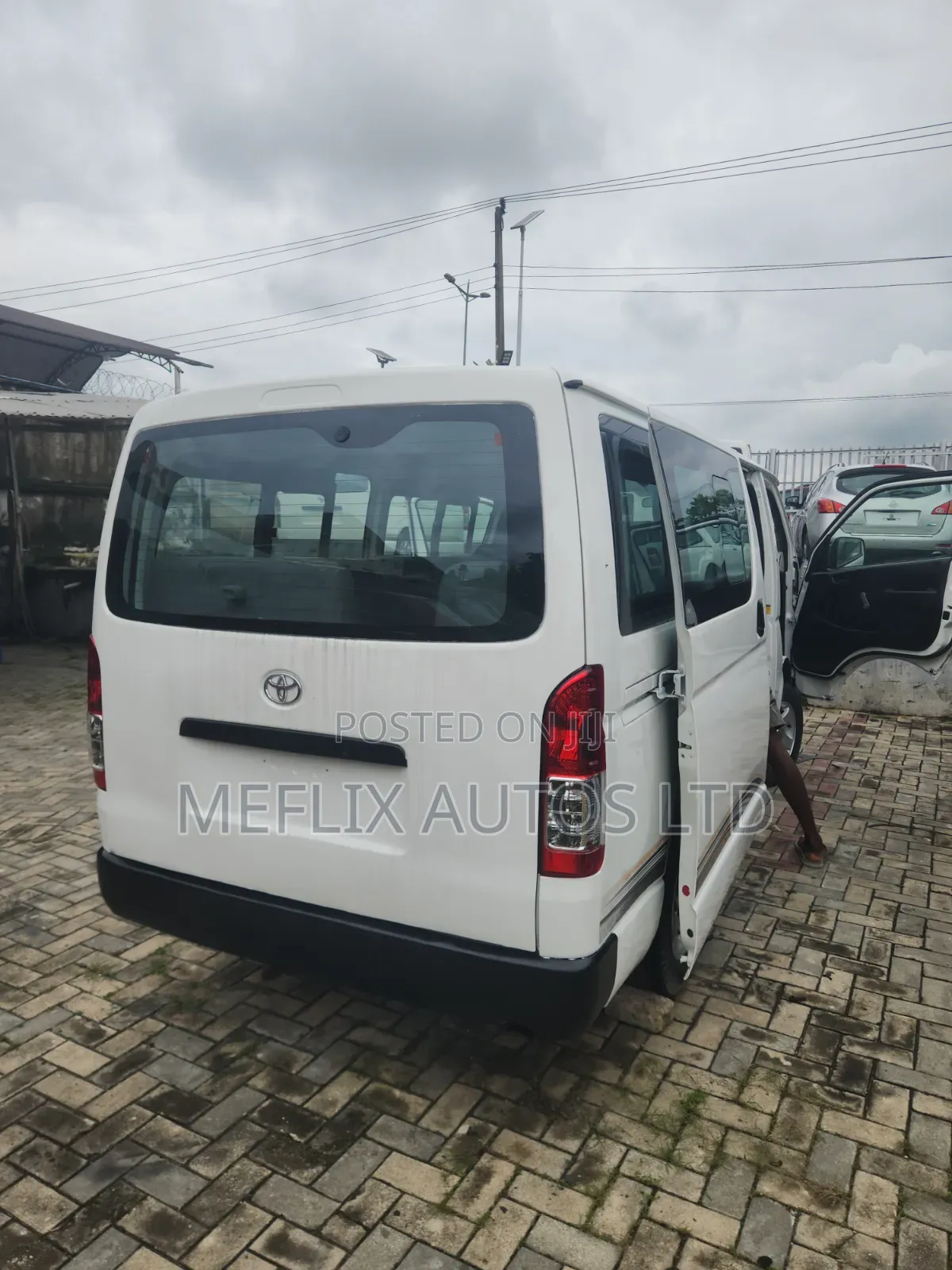 Toyota HiAce 2012 White