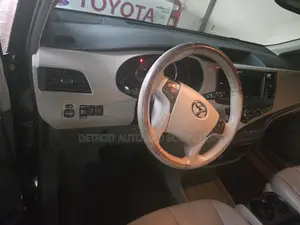Toyota Sienna 2011 Black