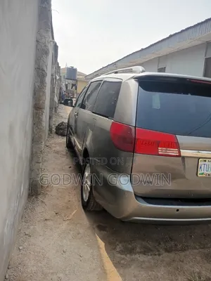Toyota Previa 2005 Grey