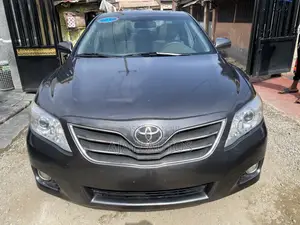 Toyota Camry XLE 4dr Sedan (2.5L 4cyl 6A) 2011 Gray