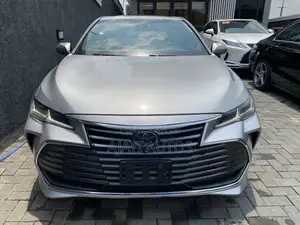 Toyota Avalon Limited FWD Sedan (3.5L V6 8A) 2019 Silver