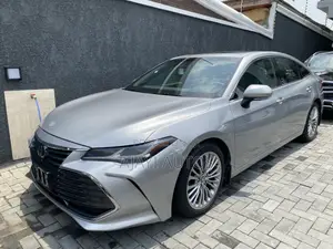 Toyota Avalon Limited FWD Sedan (3.5L V6 8A) 2019 Silver