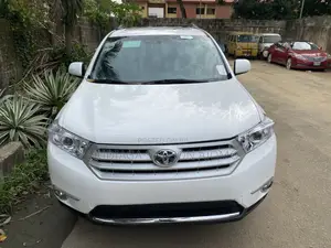 Toyota Highlander SE 2010 White