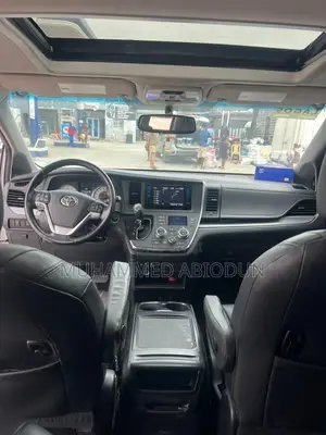 Toyota Sienna 2015 Silver