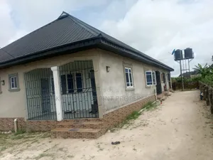 2bdrm Bungalow in Ugbomro, Warri for sale