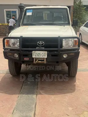 Toyota Land Cruiser 4.0 V6 DSL 2015 White