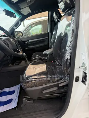 New Toyota Hilux 2025 White