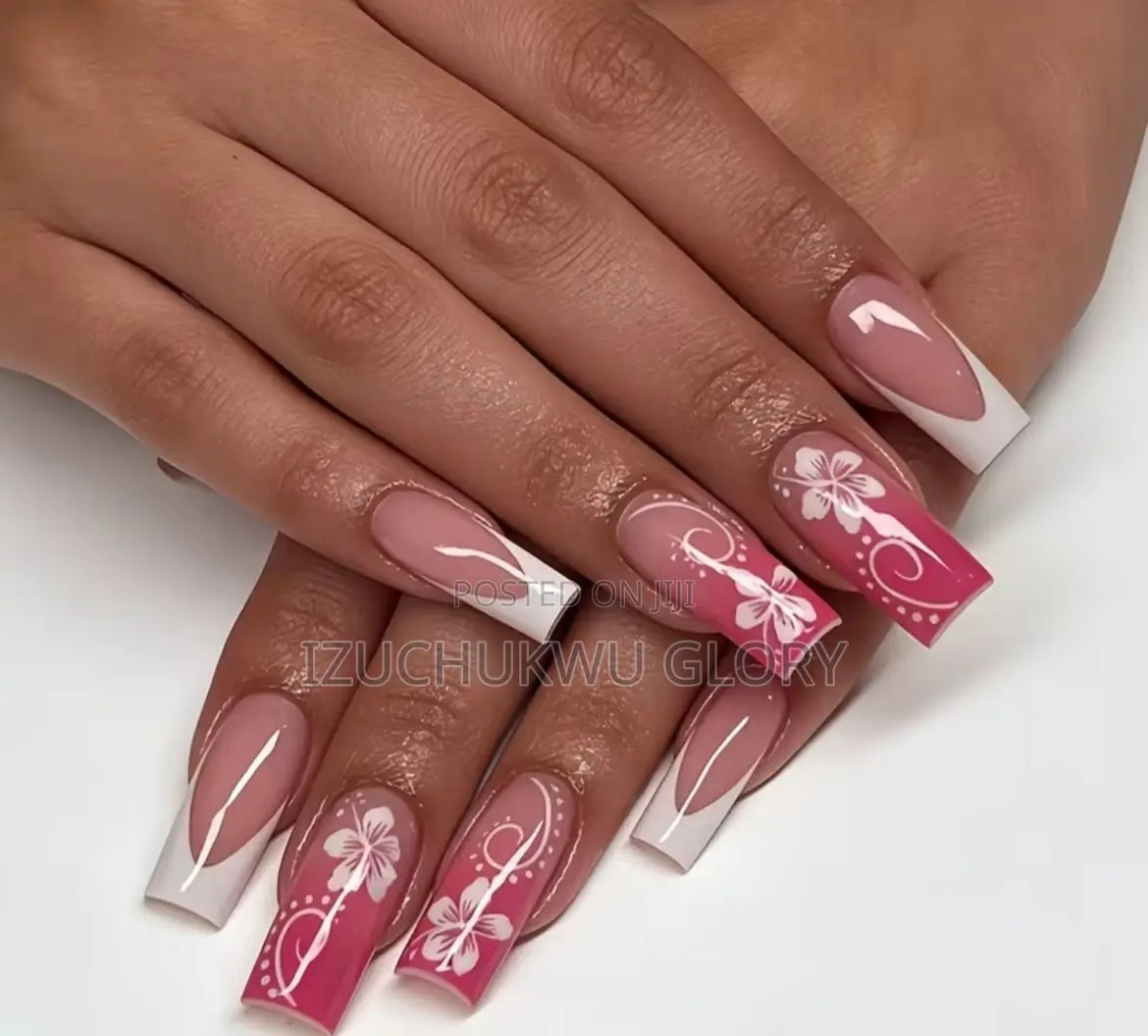 Fashionable Press on Nails