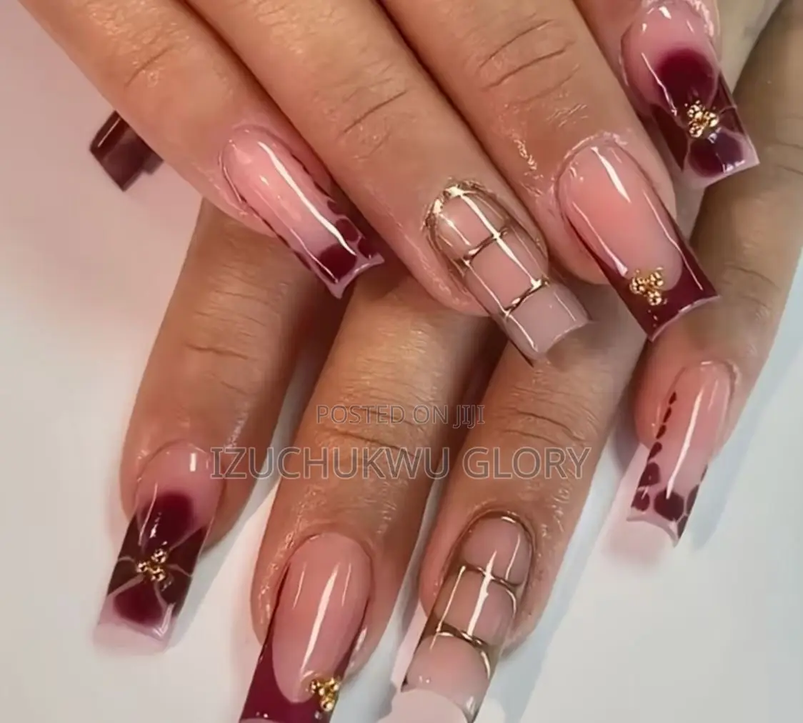 Fashionable Press on Nails