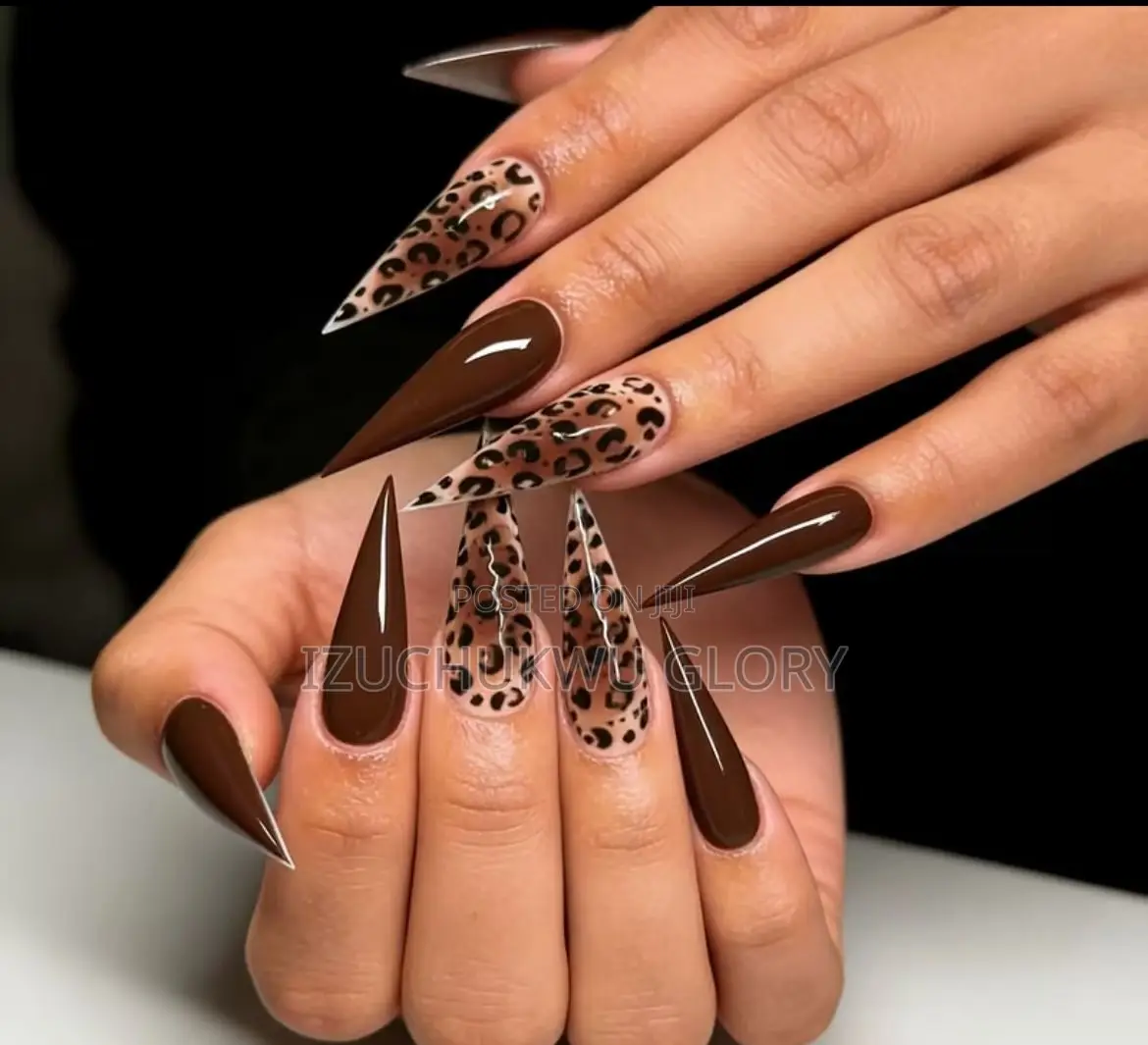 Fashionable Press on Nails