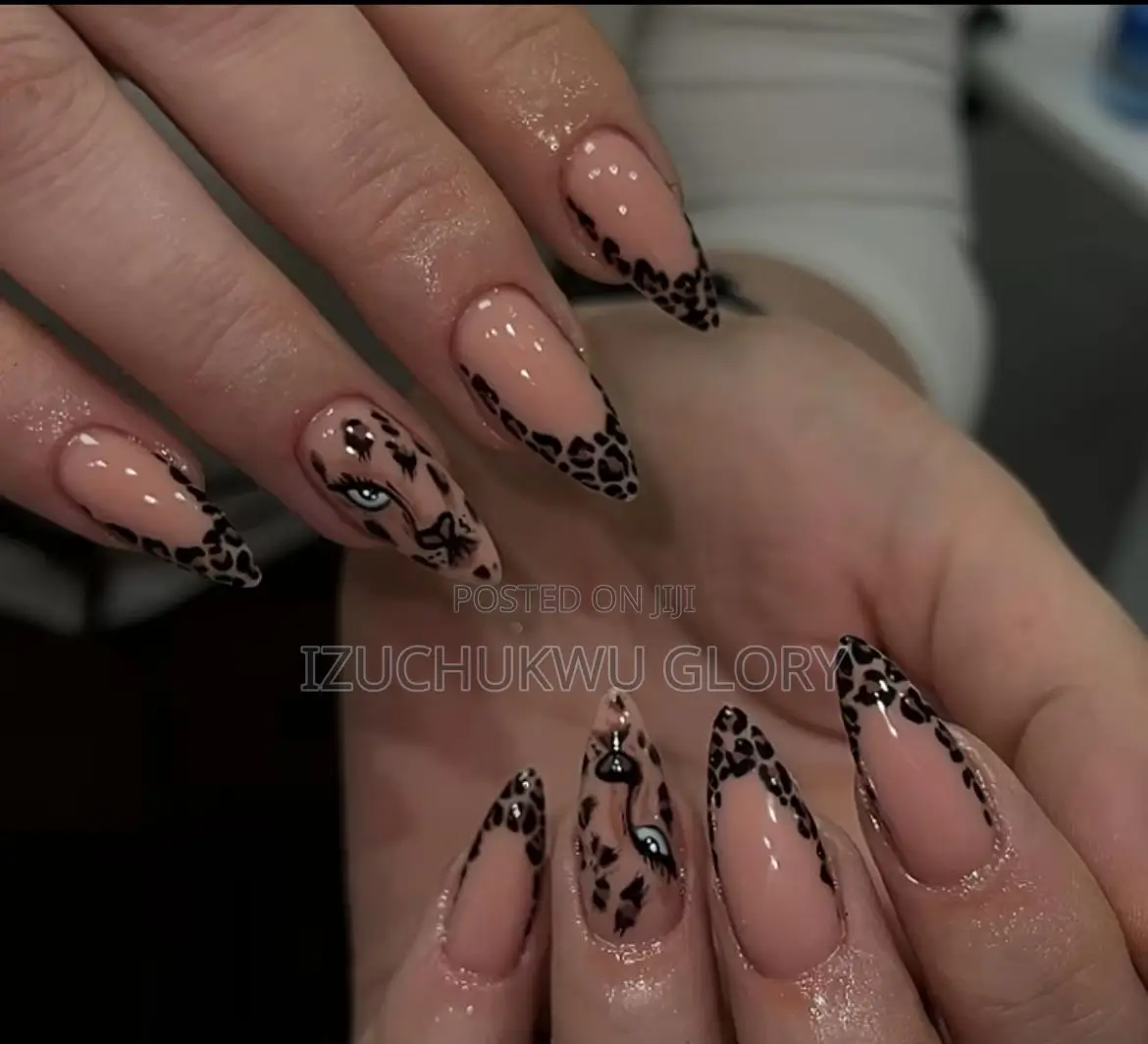 Fashionable Press on Nails