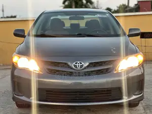 Toyota Corolla LE Special Edition 4dr Sedan (1.8L 4cyl 4A) 2013 Gray