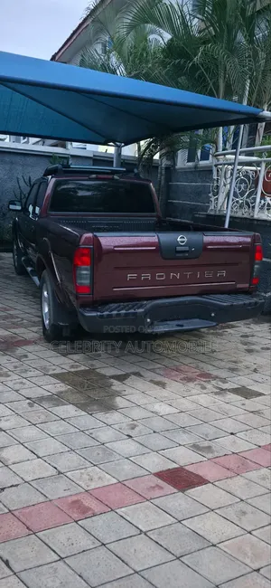 Nissan Frontier 2002 Red