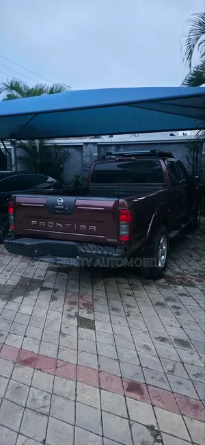 Nissan Frontier 2002 Red