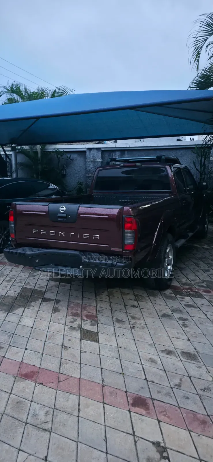 Nissan Frontier 2002 Red