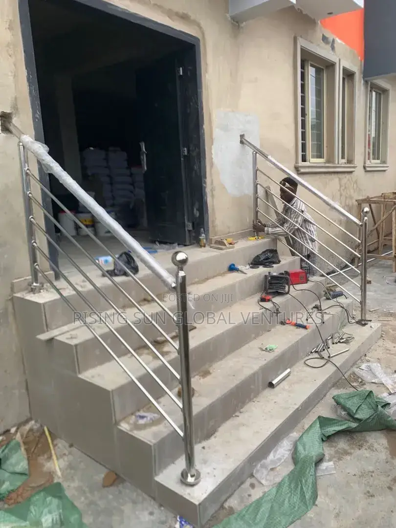 Stainless Steel Plain Design Rails